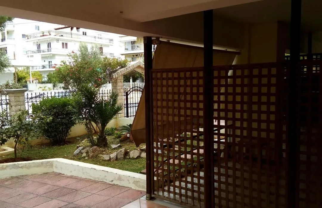 Πολυτελές Οροφοδιαμέρισμα στην Άνω Γλυφάδα-1